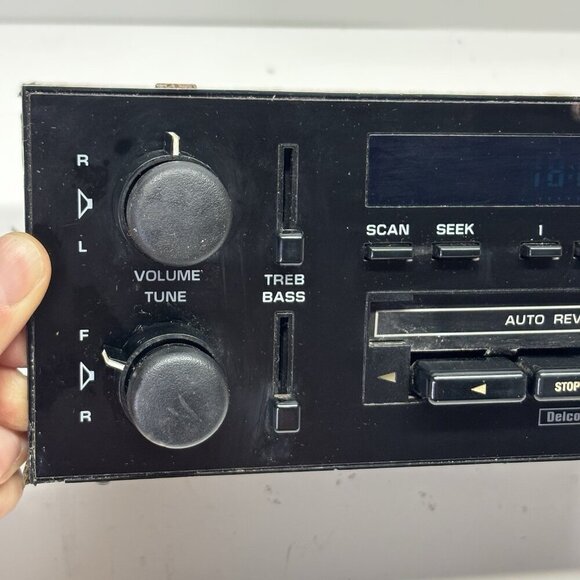 OEM GMC SIERRA Delco Car Stereo Model # 16169163 Cassette Player FOR PARTS READ - Picture 2 of 14